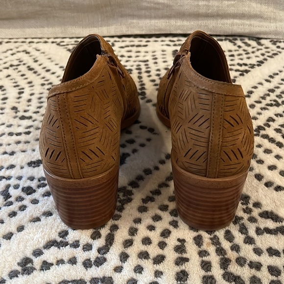 1.State IDDAH perforated brown suede cutaway booties sz 8M/38 - Picture 6 of 10